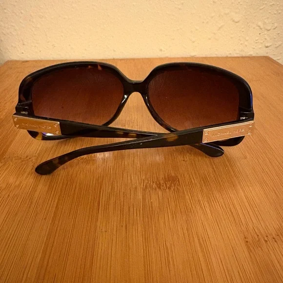 NEW MICHAEL KORS Avila Tortoise Sunglasses With Case & Cloth M2739S new No Tags - Picture 3 of 7